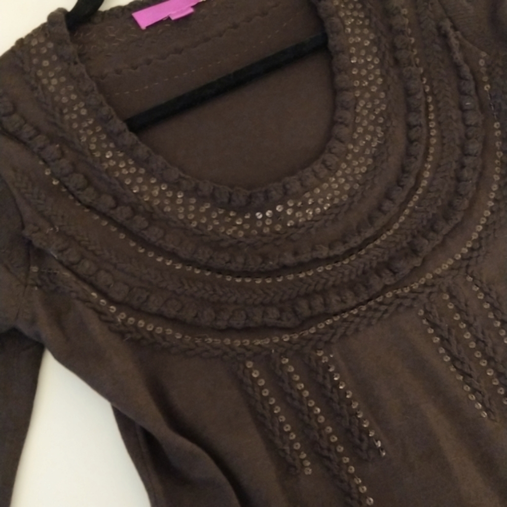 BROWN SWEATER